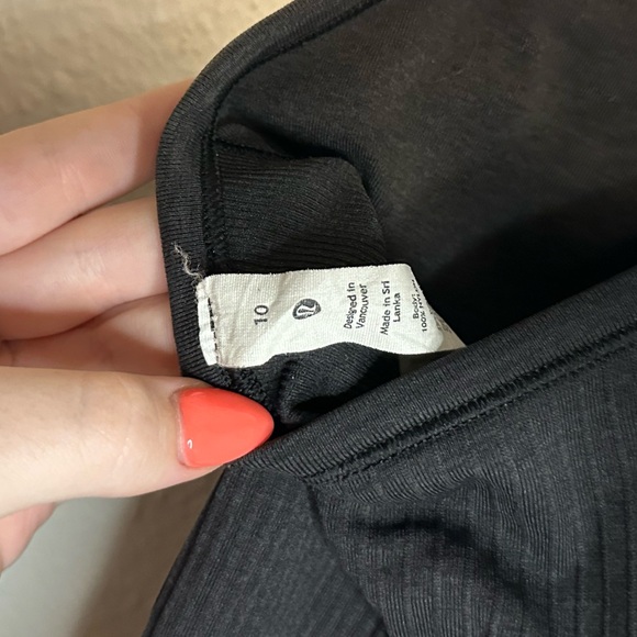 Black Lululemon Tank - Picture 4 of 4